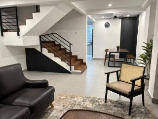 KL, Old Klang Road - Entire Home,2-8pax - 8