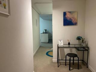 Roomy one bedroom plus extra bed - Sydney - 6