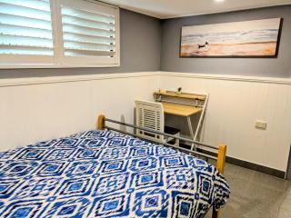 Superior Private Bedroom & Ensuite - City & Strand Beach Location - 7