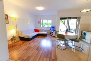 House with garden and Barbecue grill in Murter - 1