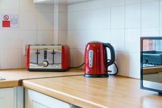 2BR Next to City Centre & Queens Uni w Spa Bath - Pass the Keys - 2