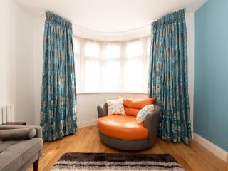 Pass the Keys 4 Bed house Parking 5 mins Sidcup Station - Sidcup - 2