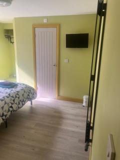 Tumbledown Hotel - 2
