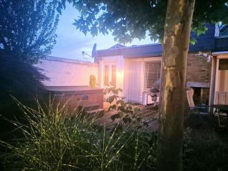Bungalow, Uneinsehbar, 8 Personen maximal, 3 Personen oben, 5 unten - Eschborn - 0