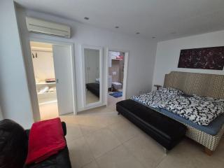 Bungalow, Uneinsehbar, 8 Personen maximal, 3 Personen oben, 5 unten - Eschborn - 3