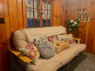 The Good Life Cabin - Close to Mackinac Island - Carp Lake - 4