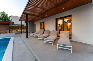 The Light On The Hill - 80m2 luxury apartment with private pool - Vinkuran - 3