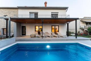 The Light On The Hill - 80m2 luxury apartment with private pool - Vinkuran - 1