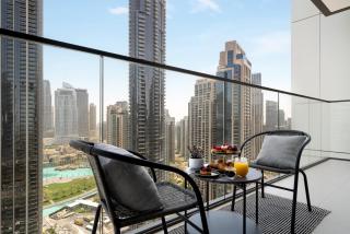 Luxury High Floor Apartment with Downtown Boulevard View Opposite Dubai Mall - 1