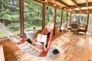 Le Chickadee Chalet, Near Mont-Tremblant, River & Beach View, Wooded Area - - 2