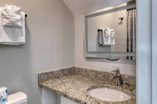 Stylish Haven NEW Walk to the Ocean Smart TVs Wifi - Myrtle Beach - 5
