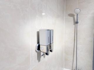 Entire 3 Bedroom Home With Garden In London - Edmonton - 1