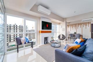 Prime Location, Luxury 4BR Minutes to Okada-Hyatt-NAIA-MOA-Sleeps 16-Massage Chair - Manila - 0