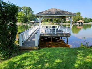 Lakefront Bungalow - Mooresville - 9