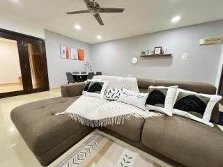YOLO4 4BR 10PAX CentralTown Netflix - 6