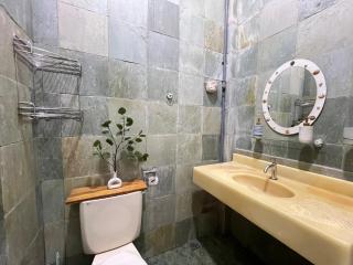 YOLO4 4BR 10PAX CentralTown Netflix - 1