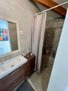 Chambre privé avec piscine ,parking et cuisine prive - Marseille - 4