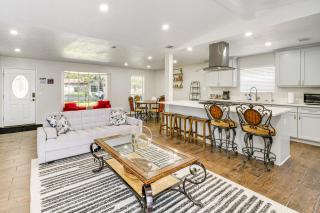 Yard and Patio Dallas Area Home By Parks and Dining - 3