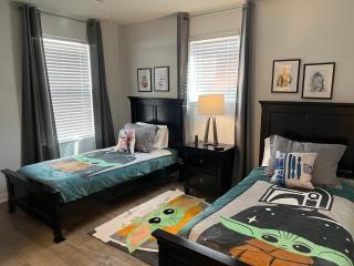 Luxury 5BR Villa with Private Pool, Theater, Game Room & Resort Amenities - Near Disney - Davenport - 5