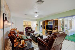 Classic Modern 3-Bedroom Oasis - 9