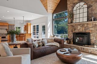 Luxury Riverfront Retreat Hot Tub, Game Room, Gym - 5