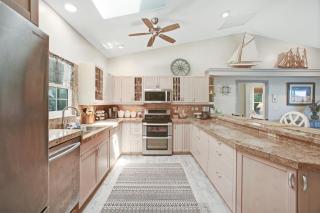5 Bedroom Family Beach and Pool House on Bonita Beach, Sleeps 11 - Bonita Springs - 4