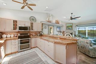 5 Bedroom Family Beach and Pool House on Bonita Beach, Sleeps 11 - 3