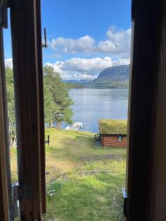 Hytte ved sjøen med båtutleige - 0