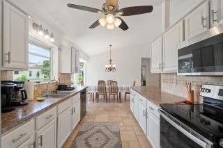 Bonita Beach Retreat, 5 Bed and 3 Bath, Sleeps 10 - Bonita Springs - 7