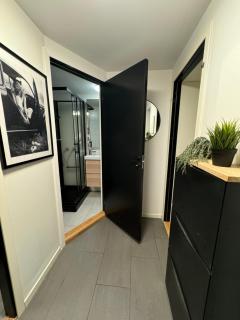 Aurora Polaris Apartment - Outdoor Sauna - FREE Parking - 750m from City Center - 5