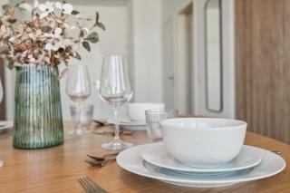 COMFORT HOMES - Premium Apartments - 15' Lucerne - Washer & Dryer - Public Transport - Parking - 1