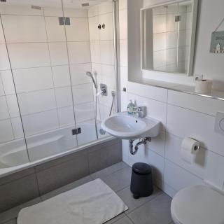 Apartments & möblierte Zimmer in Kahl am Main, kontaktloser Self Check-in, W-Lan, Schreibtisch, Duschbad, Küchenzeile, PKW-Plätze - 6