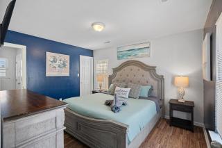 Cozy 4BR Home Near Uptown -King Bed- Jacuzzi - 7