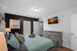 Cozy 4BR Home Near Uptown -King Bed- Jacuzzi - Charlotte - 1