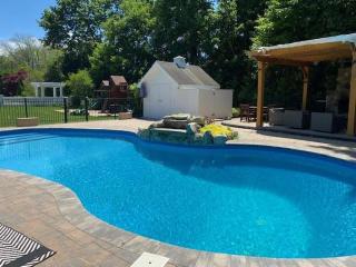 North Fork Oasis: Heated Pool, Hot tub, Steps to the beach! - 1