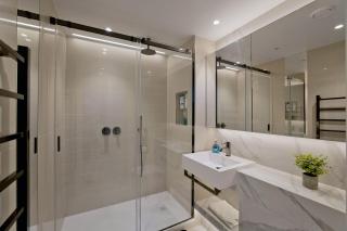 Fabulous Westfield 2 bed - London - 2