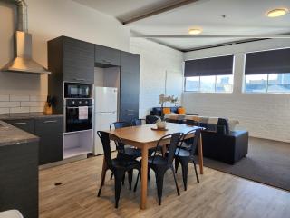 U Suites on Webb - 6