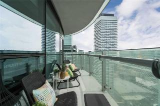 Superior Lakeview Luxury 3-Bedroom Suite on High Floor - 0