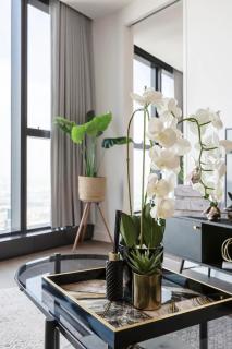 Queens Place Classy Lvl 69 Apt w Skyline Views - 5