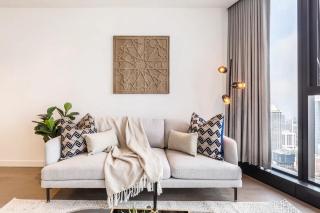 Queens Place Classy Lvl 69 Apt w Skyline Views - 8