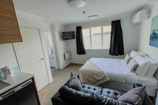 Modern Private Apartment with AC and free parking - Hamilton - 7