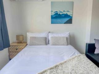 Modern Private Apartment with AC and free parking - Hamilton - 9