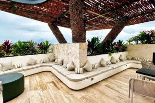 Spacious Penthouse with pool - 7