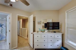 Updated 2 BR Pet Friendly townhome at Ocean Breeze easy walk to beach and shops in Forest Beach - 1