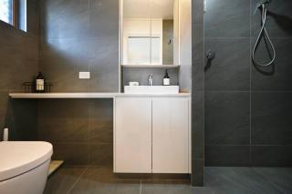 Waterfront Stylish Luxury, Light, Relaxed - 3