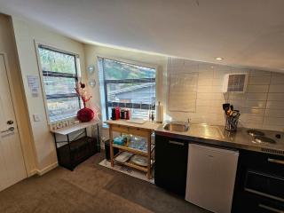 Cosy Queenstown Studio for 2 - 9