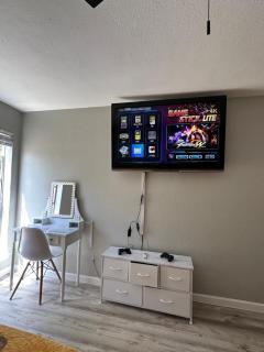 Games Haven with Crib Mins from AT&T, Sixflags, UTA, GlobeLife, AmericanAirlinesCenter - Arlington - 2