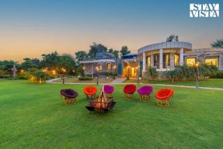 StayVista at Wandering Vines Luxury 4BHK Indoor Pool Villa in Delhi Sohna - Sohna - 8