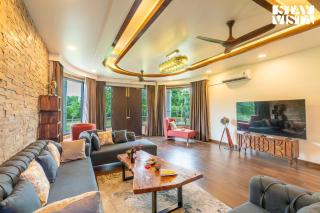 StayVista at Wandering Vines Luxury 4BHK Indoor Pool Villa in Delhi Sohna - Sohna - 5