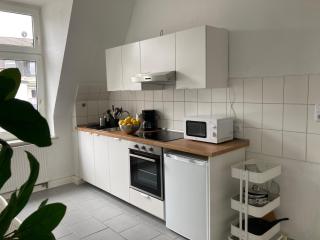 Cosy, new furniture, 10min walk to train station - 1